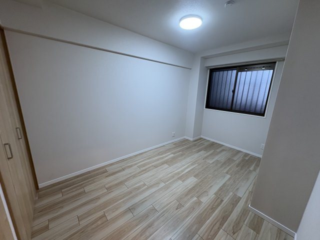 【洋室】セザール岡南 