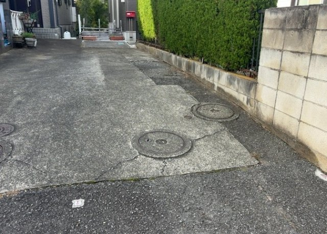 【駐車場】 | 駐車場と明記されていても、最小スペースでつくられた駐車場だと大型車は駐車できなかったり、出入りしにくくなったりする可能性があります。お車のサイズと購入したい物件の駐車場のサイズを現地で確認しましょう。