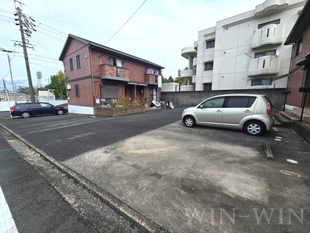 セジュールC・E Bの駐車場