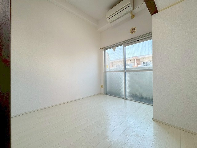 新大阪OMパレスの居間・リビング