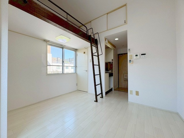 新大阪OMパレスの居間・リビング