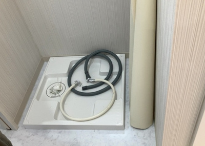 【ランドリースペース】 | 鶴川２丁目住宅１１－１０号棟 | ランドリースペースも気になります。洗濯機置場があり「洗う、干す、取り込む、アイロンがけ、たたむ」など、洗濯に関する家事をするための空間です。広さや収納など付帯設備も含めて、詳細は現地でご確認ください。