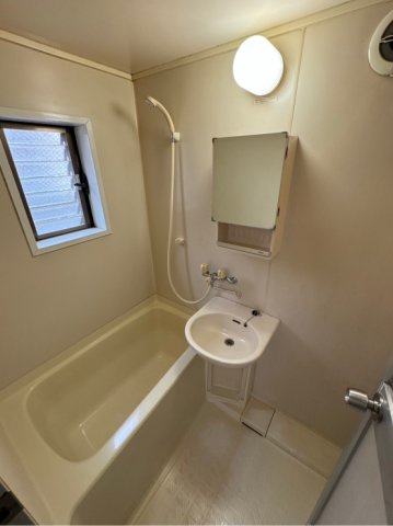 サンシティーの浴室|※別号室の参考写真です