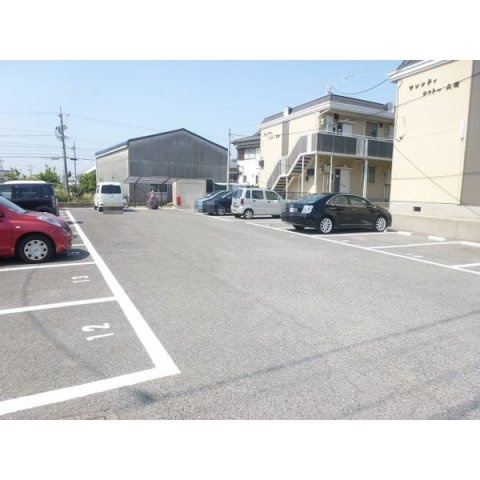 サンシティシャトーB棟の駐車場
