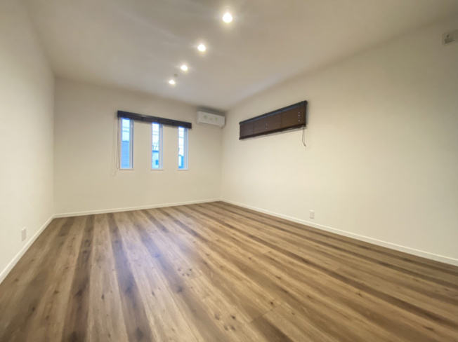 【洋室】 | 東区戸島5丁目 | ※現地は居住中のため、荷物が残っています