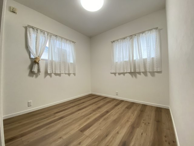 【洋室】 | 東区戸島5丁目 | ※現地は居住中のため、荷物が残っています