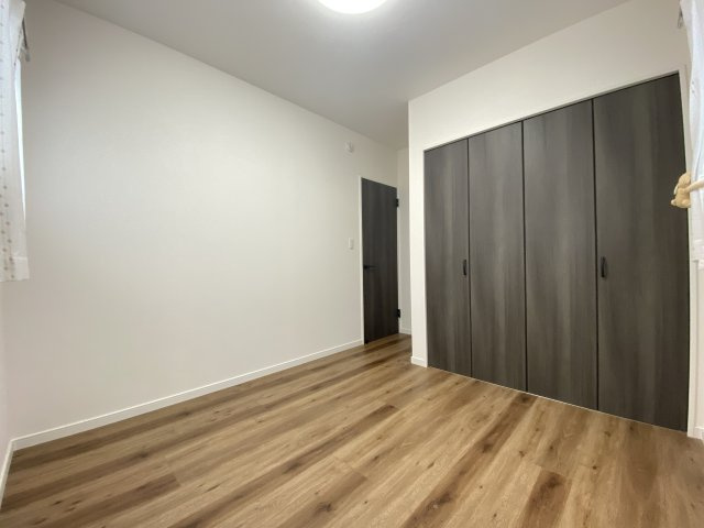 【洋室】 | 東区戸島5丁目 | ※現地は居住中のため、荷物が残っています