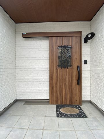 【玄関】 | 東区戸島5丁目 | ※現地は居住中のため、荷物が残っています