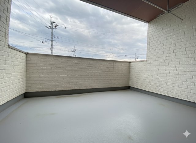 【バルコニー】 | 東区戸島5丁目 | ※現地は居住中のため、荷物が残っています