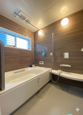 【浴室】 | 東区戸島5丁目 | ※現地は居住中のため、荷物が残っています