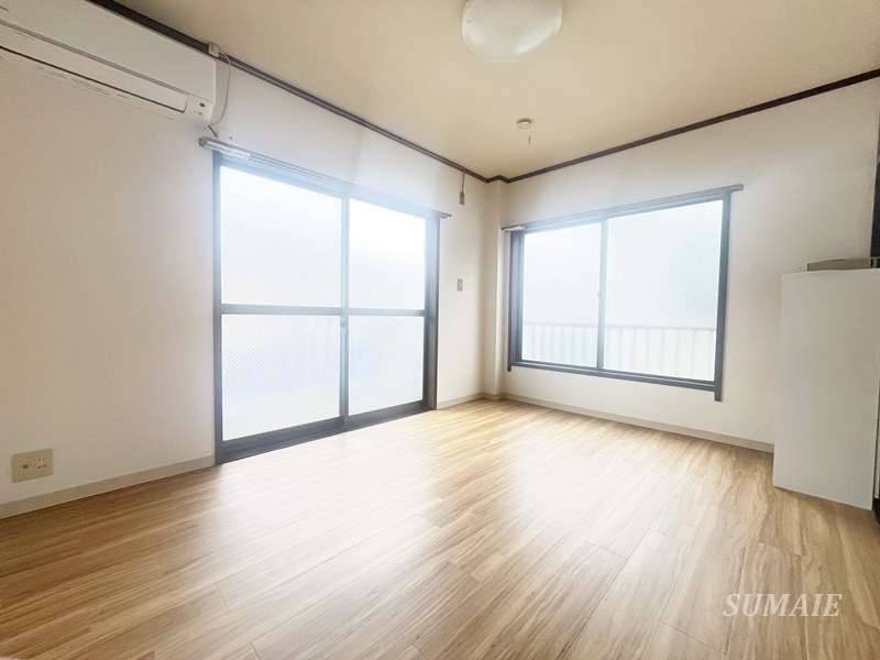 フナドハイツカマクラの居間・リビング|角部屋のお部屋です☆