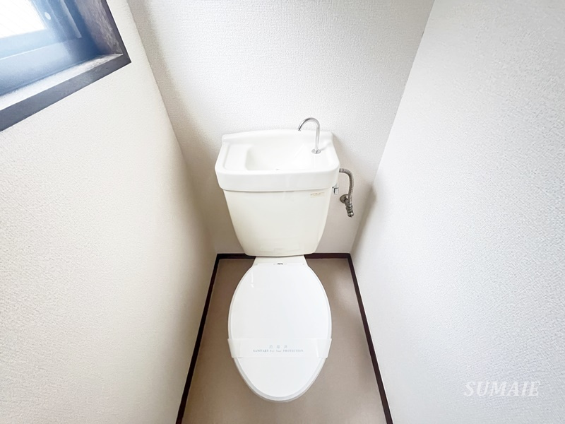 フナドハイツカマクラのトイレ|窓のあるトイレ☆