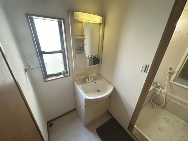 神戸市垂水区多聞台中古戸建の独立洗面台