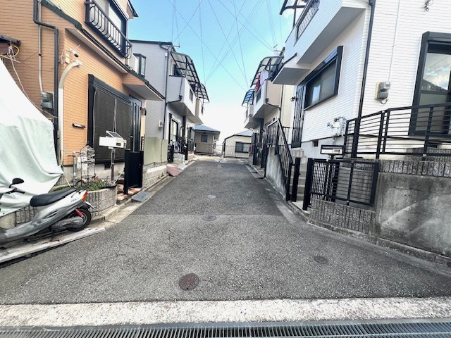 神戸市垂水区多聞台中古戸建の前面道路含む現地写真