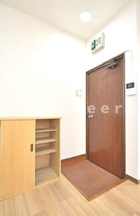 ハイツ田村の玄関