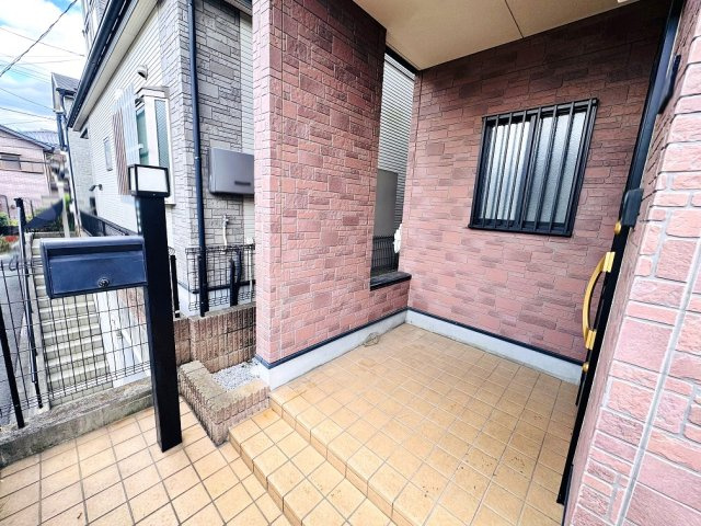 【玄関】 | 和光市下新倉4丁目　中古一戸建住宅　（成増店） | 各部屋に収納があり収納豊富