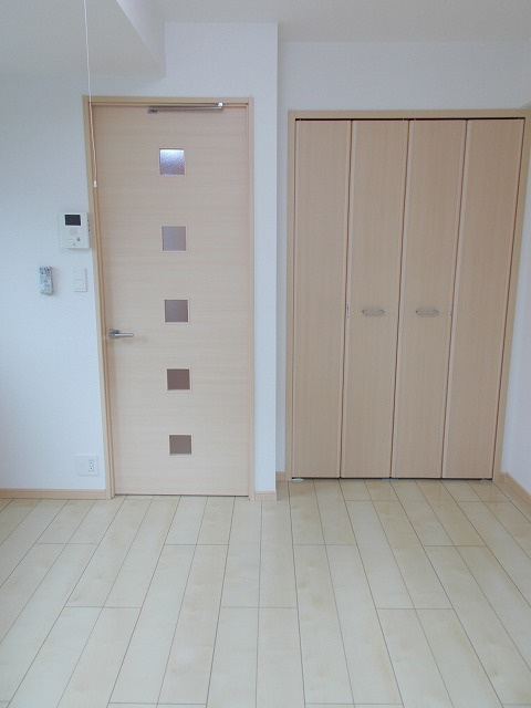 アンドルートの寝室|フローリングのお部屋です。