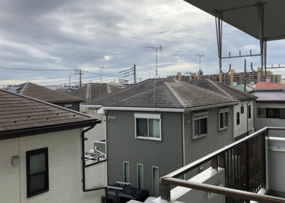 【展望】 | 三協鶴間ガーデンハウス | 眺望の良さを楽しめるダイニングキッチンで家族団らんの時間を過ごしてはいかがでしょうか。バルコニーから見える景色を家族で眺める時間は、時間が経つのを忘れてしまいそうですね。是非、現地を見に行きましょう！