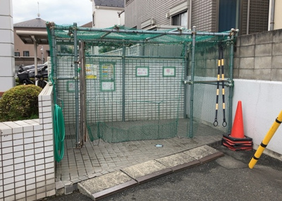 【設備】 | 三協鶴間ガーデンハウス | 共有部分は、住民なら誰もが使える設備のこと。例えば駐車場やエレベーター、インターネット設備、セキュリティ設備などがあります。他にも、マンションの廊下・外部階段やエントランス・ゴミ置き場などがあります。