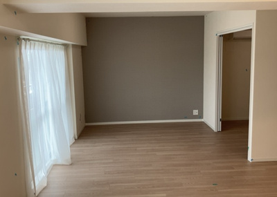 【居間・リビング】 | 三協鶴間ガーデンハウス | リビングの間取りの種類は大きくわけてリビングとダイニングが別になっているタイプ、リビングダイニング一体型です。どちらも一長一短ですので、家を選ぶ時はその両面をチェックして決めるようにしましょう。