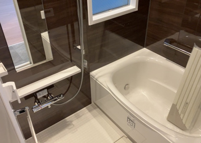【浴室】 | 三協鶴間ガーデンハウス | 入浴時の快適さも大事なことですが、綺麗な状態を維持できなければ気持ちよく入浴できません。毎日の掃除が楽という点は大事なポイントになります！カビが生えにくく掃除がしやすい、壁や浴槽を選ぶといいでしょう。