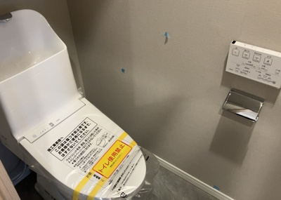 【トイレ】 | 三協鶴間ガーデンハウス | トイレは大きさや形、機能、抗菌性などが異なる多種多彩なタイプが各メーカーから出ています。それぞれに良さがあるため、事前にどういったタイプのトイレがいいのかをご家庭内で決めて、内見に行くといいでしょう。