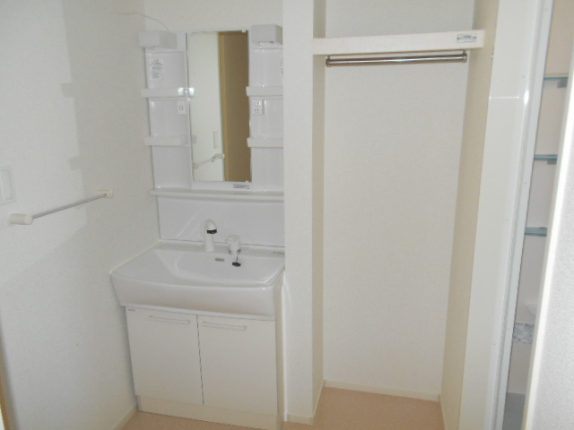 花巻市松園町１丁目のアパートの洗面所