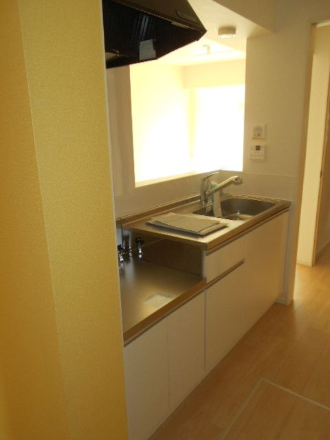花巻市松園町１丁目のアパートのキッチン