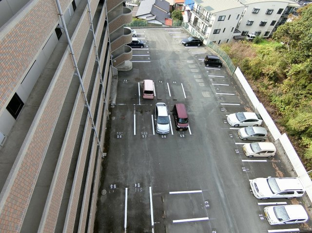 グランドヒル野中の駐車場|駐車場完備です