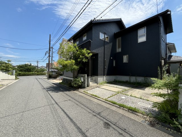 中古戸建　伴南5丁目の前面道路含む現地写真