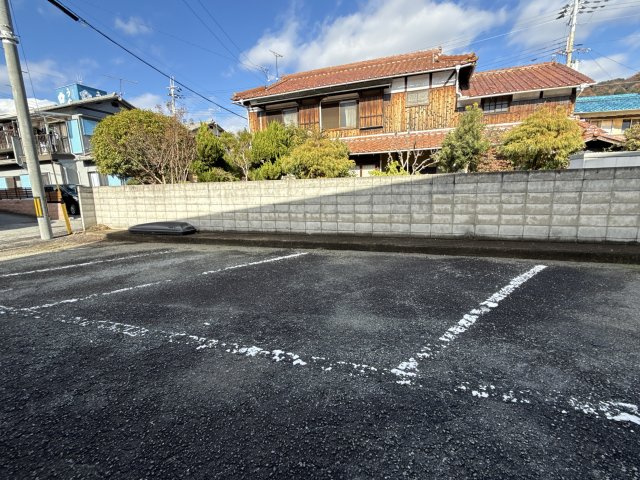 コーポ御立の駐車場