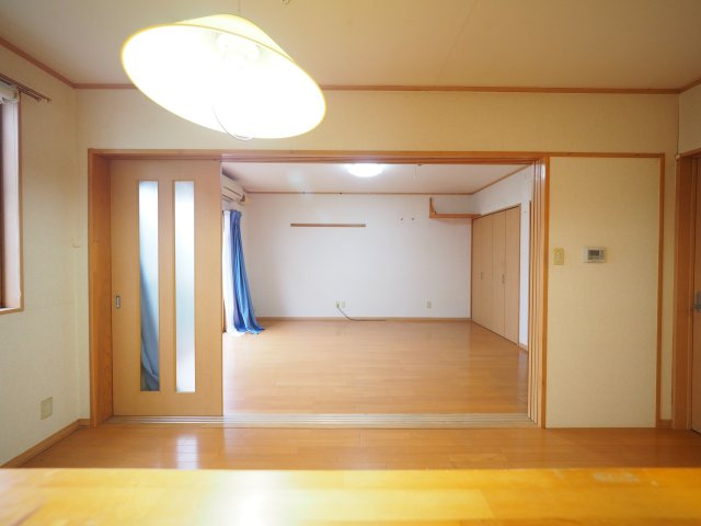 【居間・リビング】 | 【中古戸建住宅】大仙市大曲日の出町1丁目 敷地面積 約100坪 余裕のある敷地に4SLDK戸建て住宅