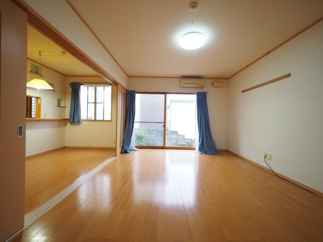 【居間・リビング】 | 【中古戸建住宅】大仙市大曲日の出町1丁目 敷地面積 約100坪 余裕のある敷地に4SLDK戸建て住宅