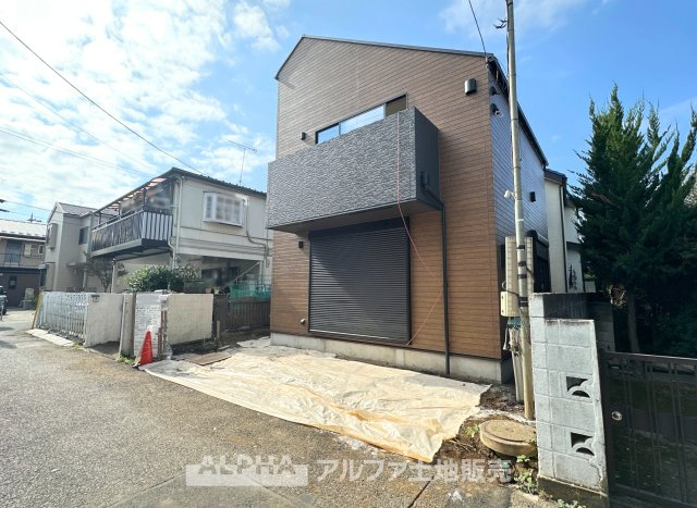 ~東大和新堀~Brand-New Detached Houseの外観|【outward appearance】
◆時を忘れる場所◆みんなが集い、食事と楽しい会話が始まる。話に夢中になり、ついつい時を忘れ夜半過ぎになってしまう。そんな束の間の幸せを感じさせてくれる場所。