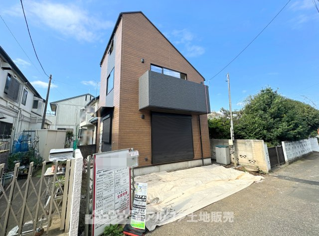 ~東大和新堀~Brand-New Detached Houseの前面道路含む現地写真|【outward appearance】
◆時を忘れる場所◆みんなが集い、食事と楽しい会話が始まる。話に夢中になり、ついつい時を忘れ夜半過ぎになってしまう。そんな束の間の幸せを感じさせてくれる場所。