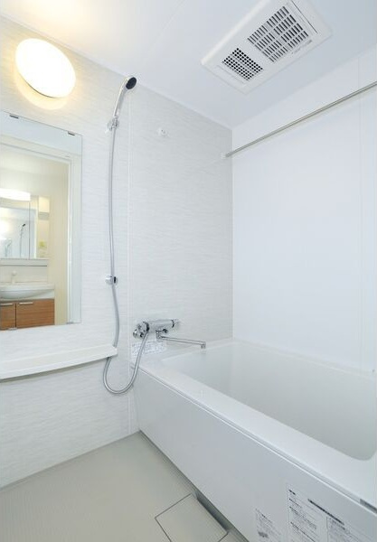 レジデンス東別院スクエアの浴室