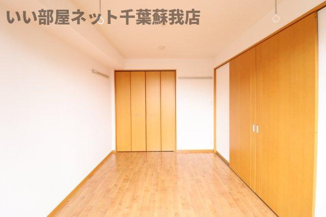 ロビンストリームの寝室|使い勝手のいい寝室です