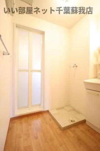 ロビンストリームの洗面所|明るい洗面所です