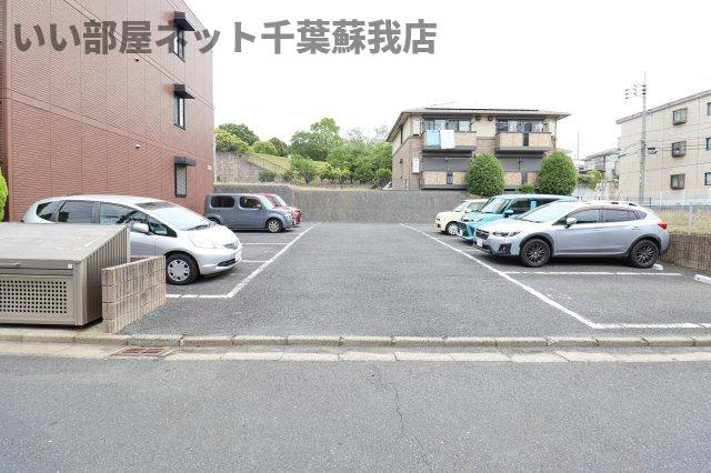 ロビンストリームの駐車場|駐車場に車を止められます