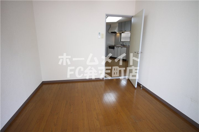 【居間・リビング】 | ハイネス磯路 | おしゃれな居間です