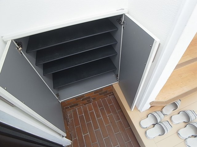 鈴蘭台北町7丁目戸建の玄関|玄関シューズＢＯＸ