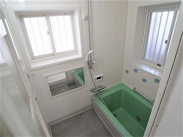 鈴蘭台北町7丁目戸建の浴室|追炊き機能付バスルーム