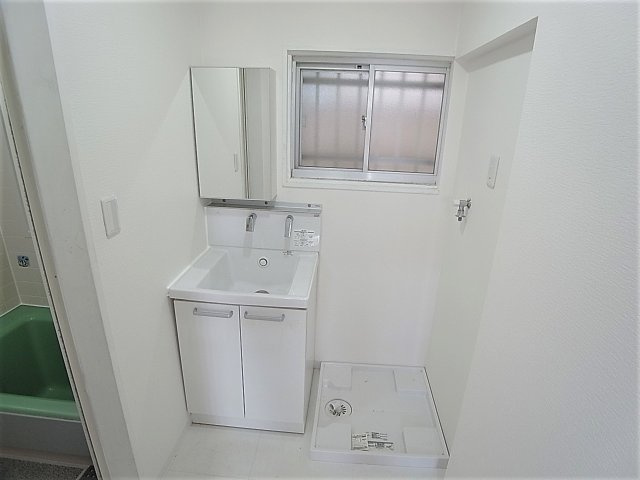 鈴蘭台北町7丁目戸建の洗面所|入替済みシャンプードレッサー