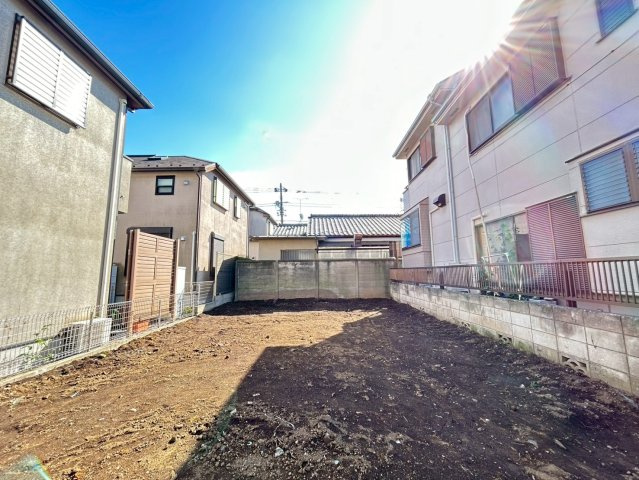 三鷹市中原2丁目　新築戸建の外観|2025.10.17撮影

現地ご見学希望・資料請求などお気軽にお問い合わせ下さい！
03-5990-5201