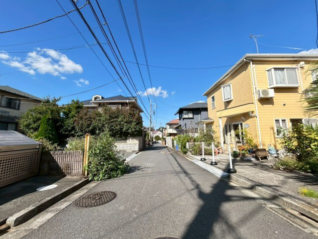 三鷹市中原2丁目　新築戸建の前面道路含む現地写真|2025.10.17撮影

現地ご見学希望・資料請求などお気軽にお問い合わせ下さい！
03-5990-5201