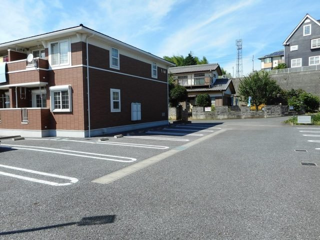 さくらヒルズ霞台参番館の駐車場