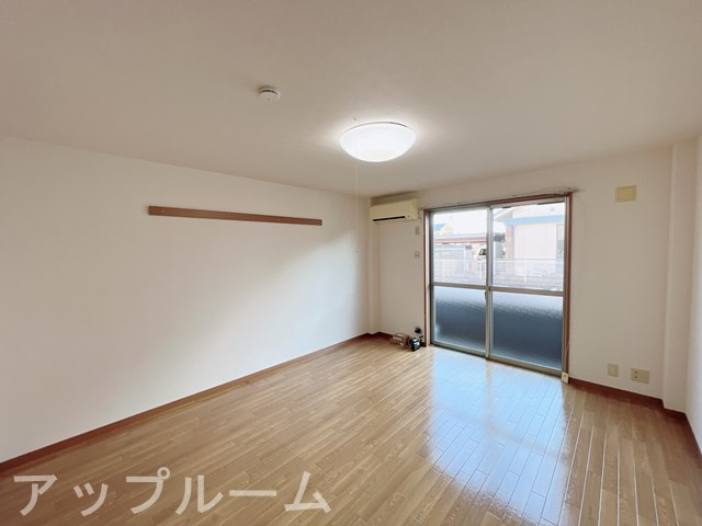 プランドールコート中央の居間・リビング