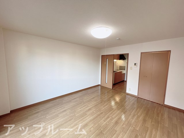 プランドールコート中央の居間・リビング