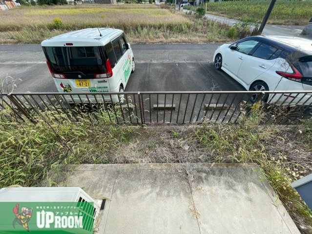 アーバン布袋の駐車場