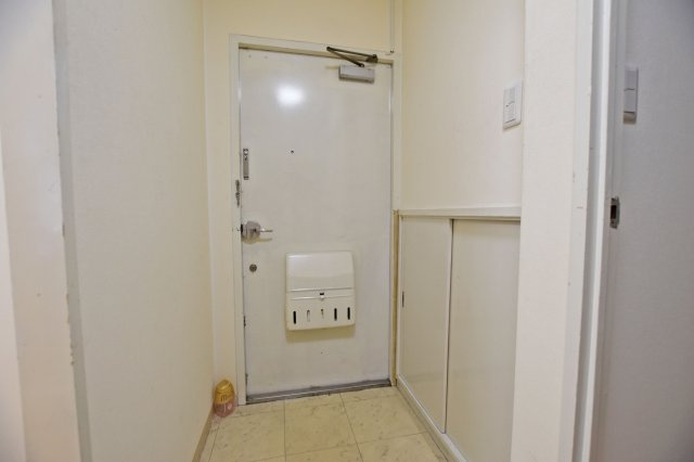 チサンマンション新大阪10番館の玄関|玄関には下駄箱もあるので玄関回りを片付けできます。